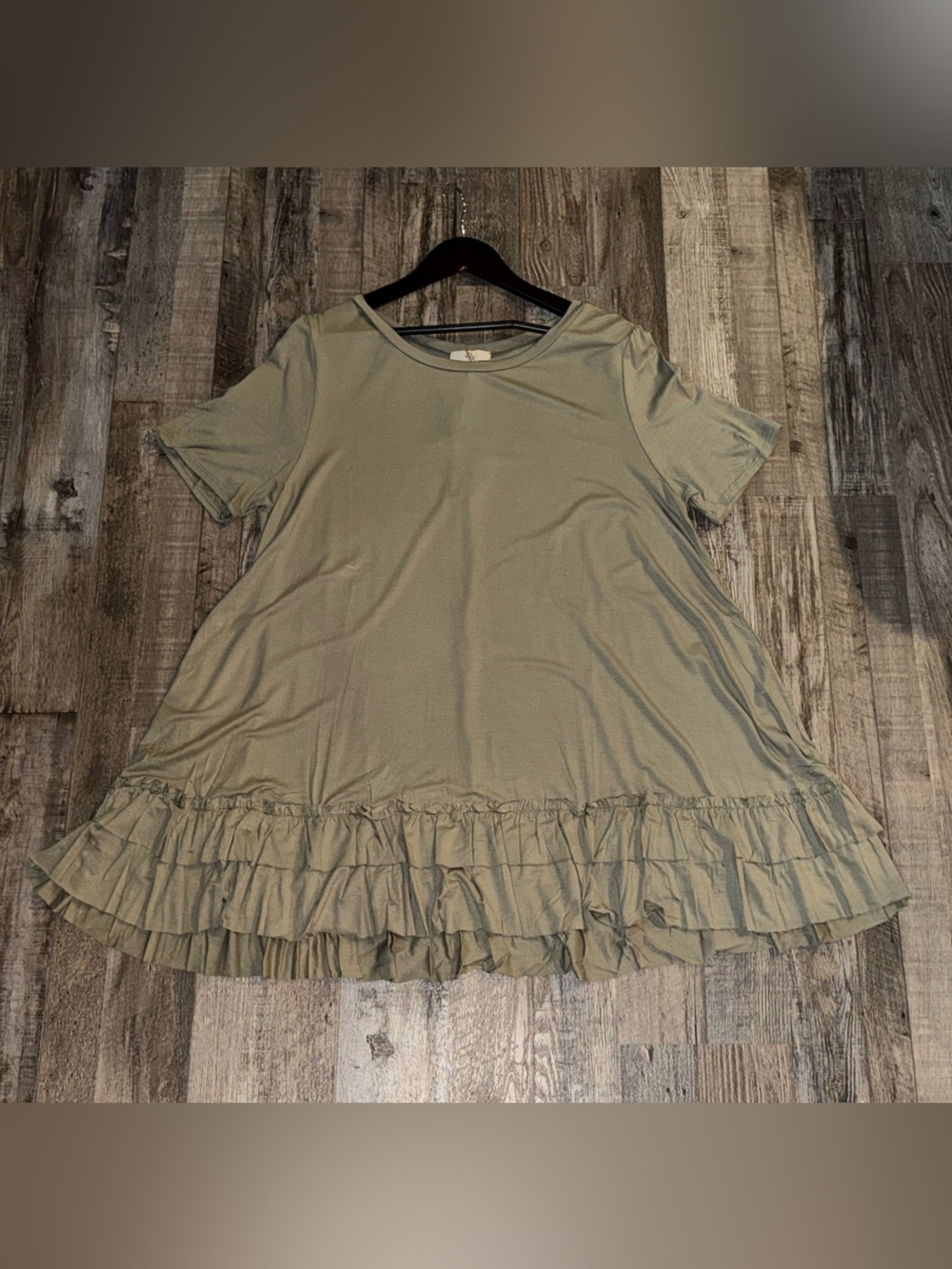 easel Olive Green Ruffle-Hem Short Sleeve Tunic